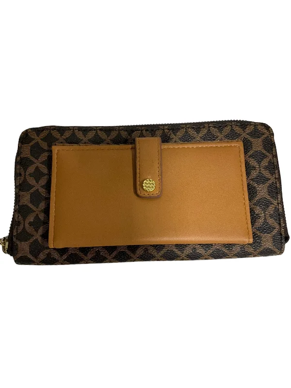 Wallet Clothes Mentor, Size Medium